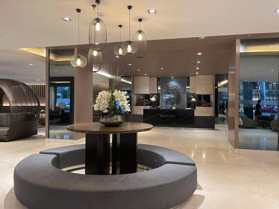 Shore 1 & 3 Residences Moa 1br With Balcony By Darpm Apartment