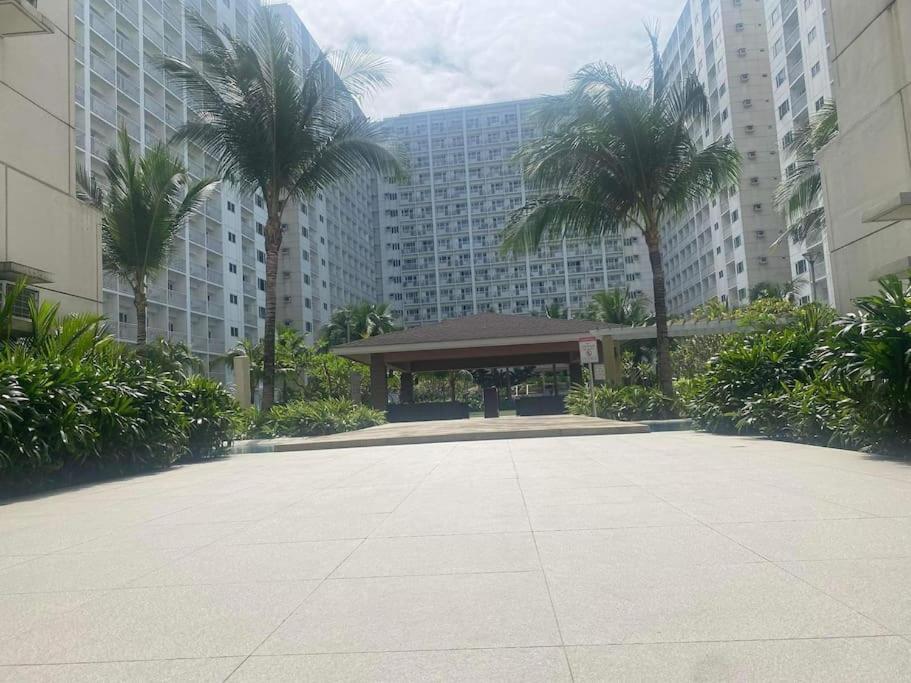 Apartment Shore 1 & 3 Residences Moa 1br With Balcony By Darpm Manila