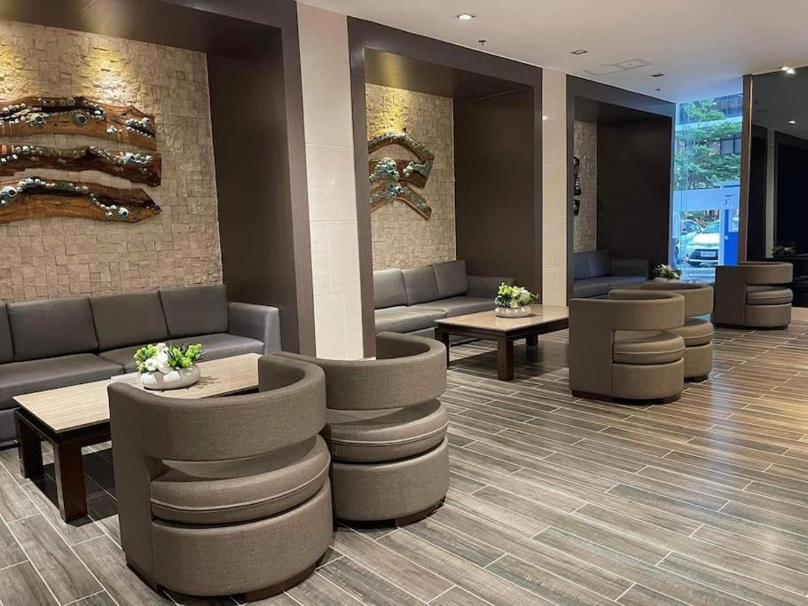 Shore 1 & 3 Residences Moa 1br With Balcony By Darpm Apartment
