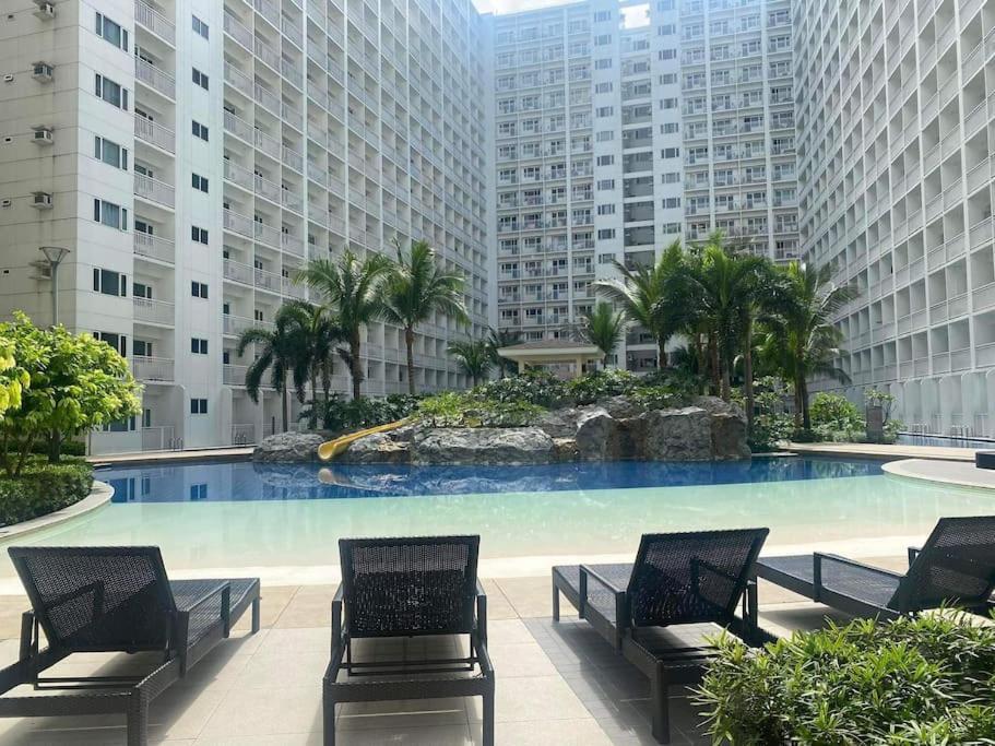 Shore 1 & 3 Residences Moa 1br With Balcony By Darpm Manila