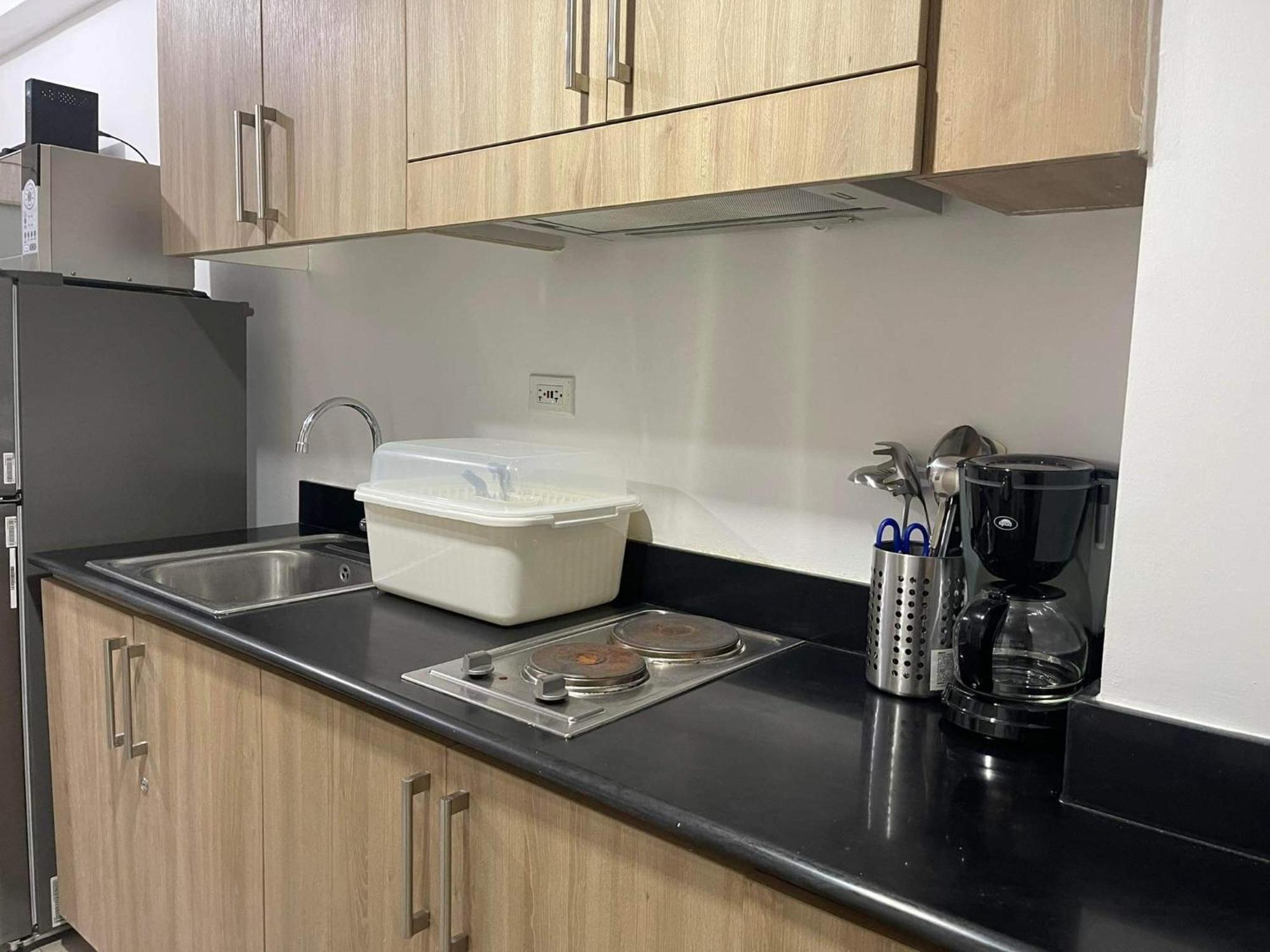 Shore 1 & 3 Residences Moa 1br With Balcony By Darpm Apartment