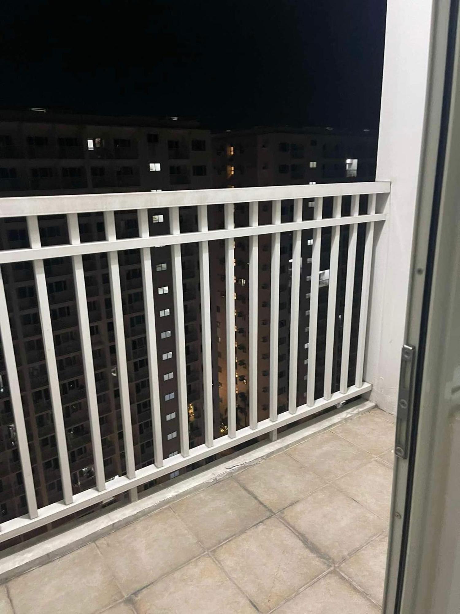 Shore 1 & 3 Residences Moa 1br With Balcony By Darpm Apartment Manila