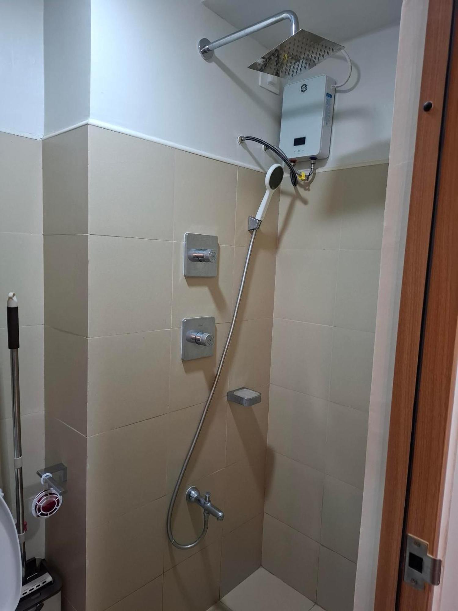 Shore 1 & 3 Residences Moa 1br With Balcony By Darpm * Manila
