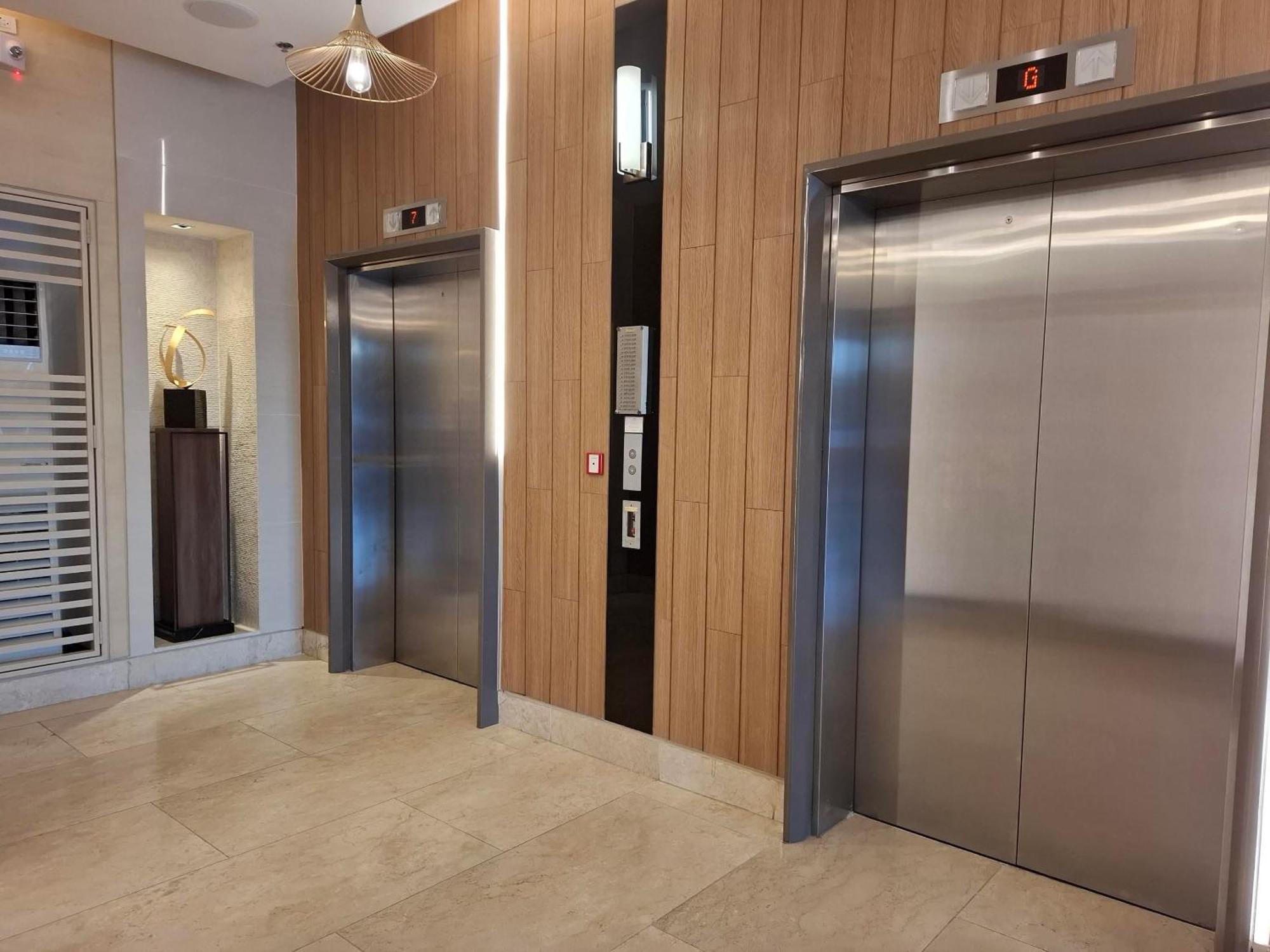 Apartment Shore 1 & 3 Residences Moa 1br With Balcony By Darpm *