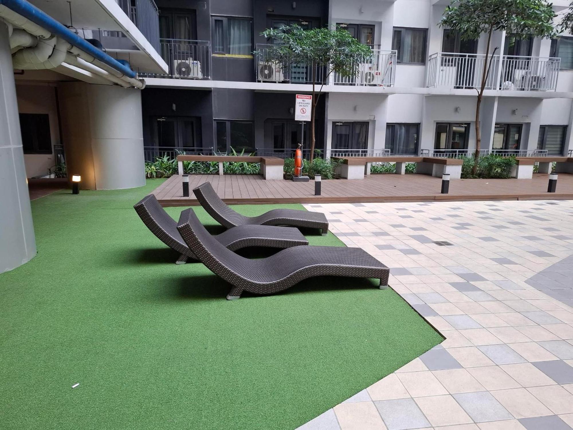 Apartment Shore 1 & 3 Residences Moa 1br With Balcony By Darpm Manila