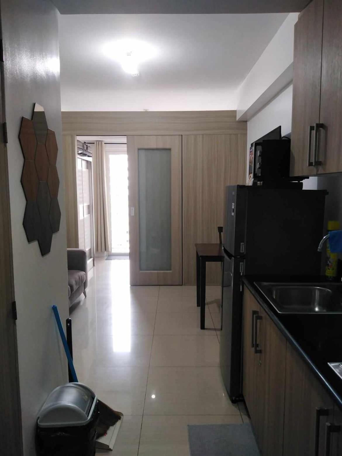 Apartment Shore 1 & 3 Residences Moa 1br With Balcony By Darpm Manila