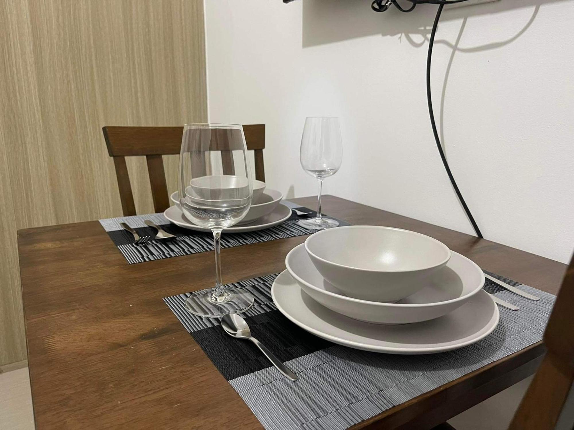 Apartment Shore 1 & 3 Residences Moa 1br With Balcony By Darpm