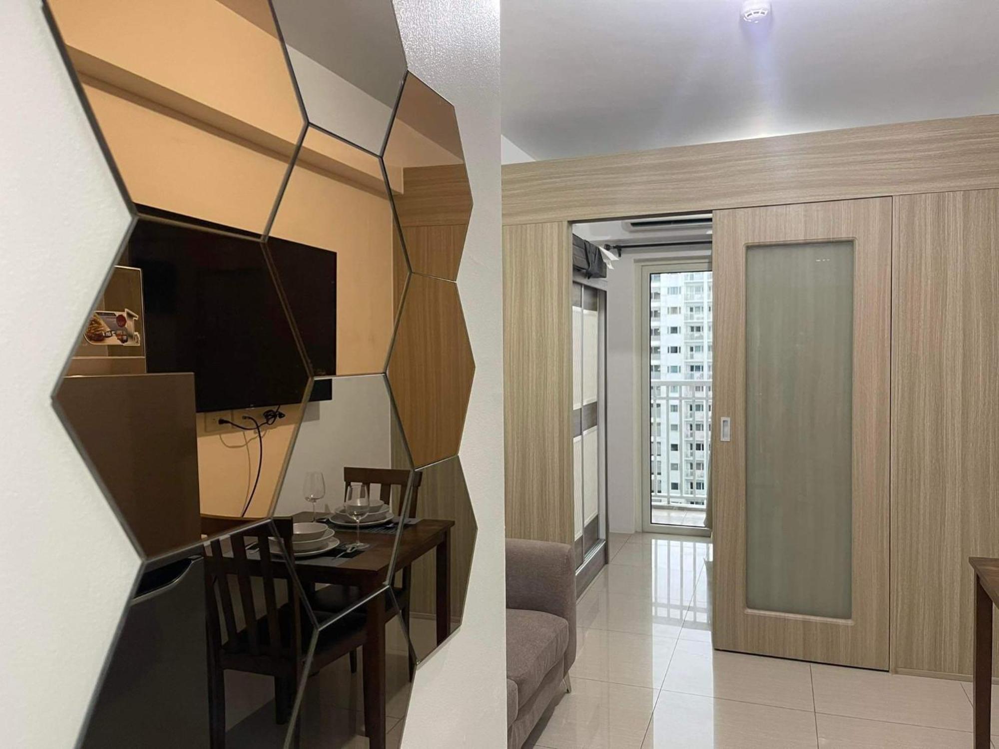 Apartment Shore 1 & 3 Residences Moa 1br With Balcony By Darpm