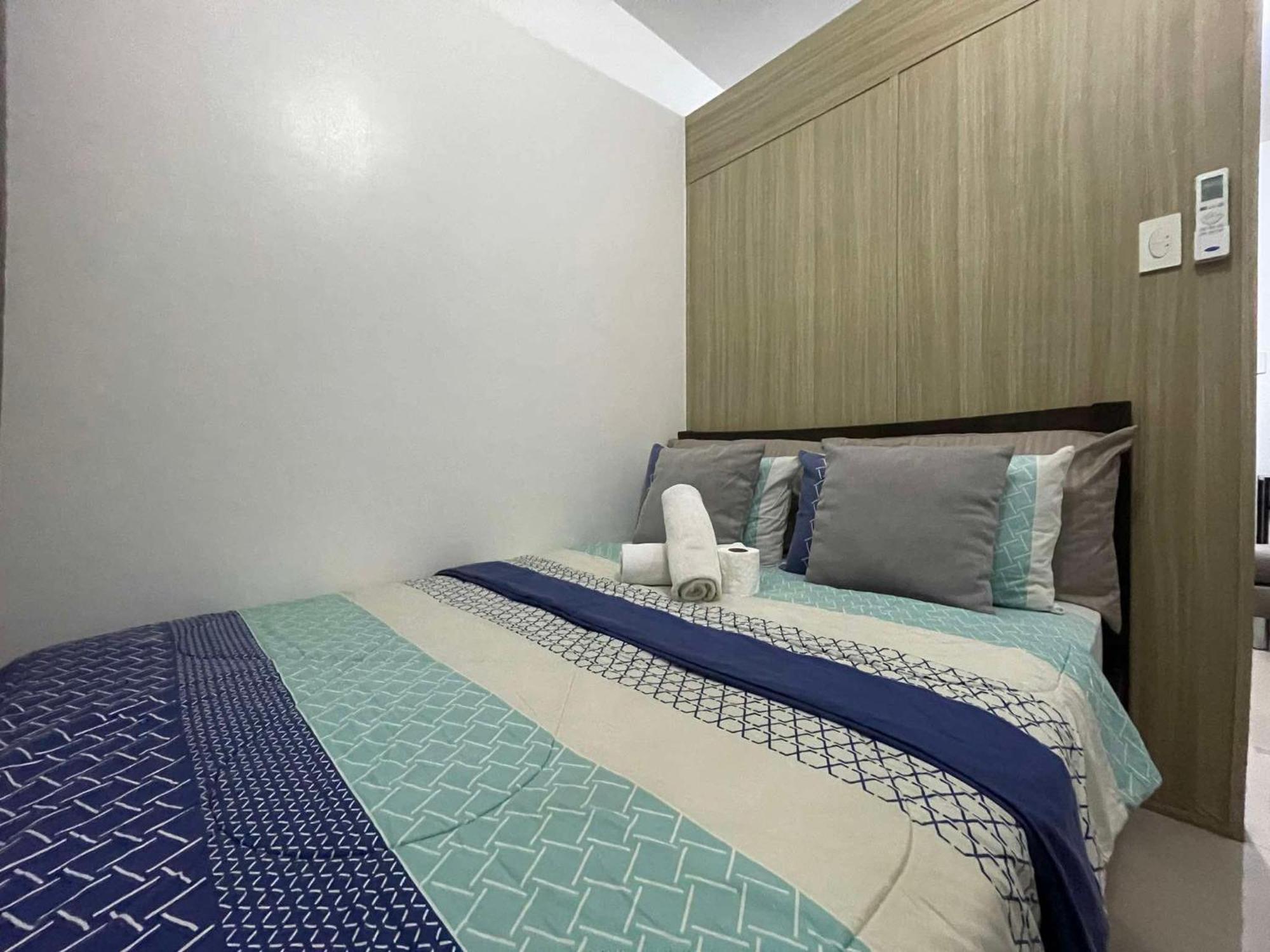 Shore 1 & 3 Residences Moa 1br With Balcony By Darpm Apartment