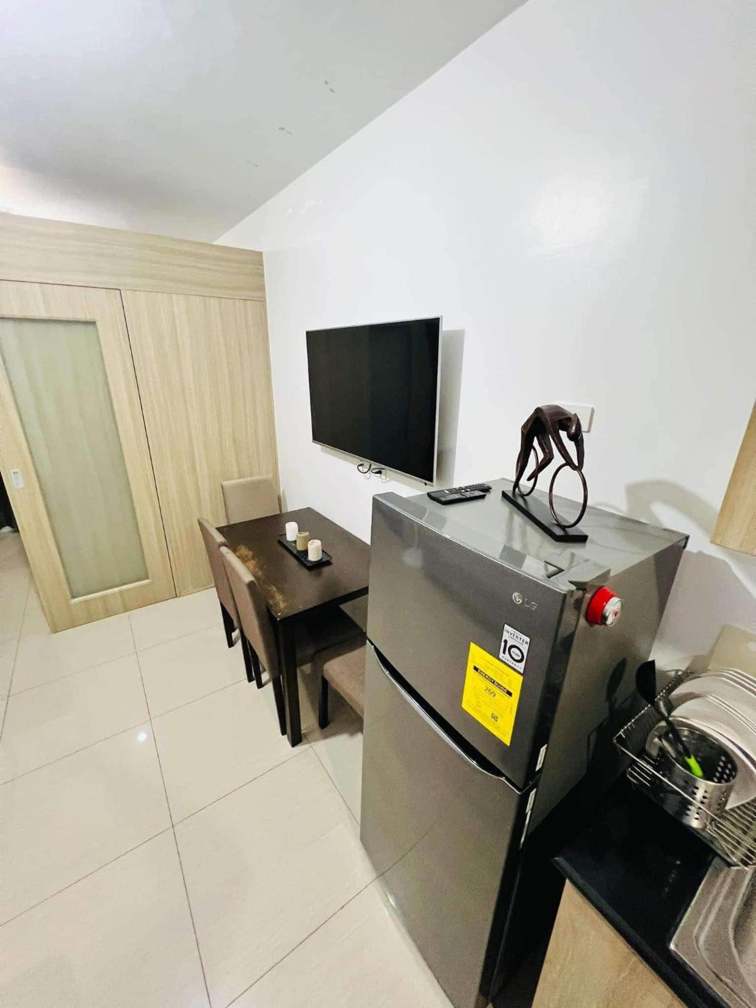 Apartment Shore 1 & 3 Residences Moa 1br With Balcony By Darpm Manila