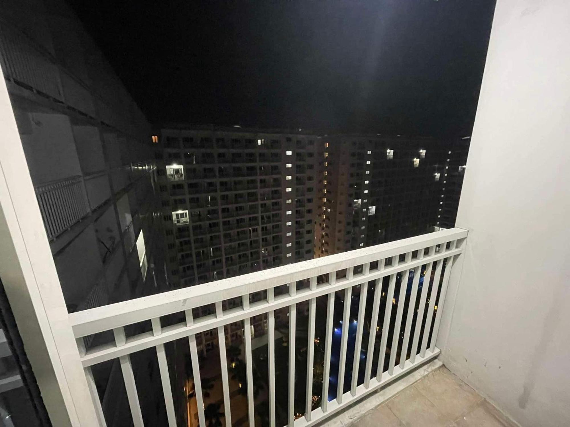 Shore 1 & 3 Residences Moa 1br With Balcony By Darpm Manila