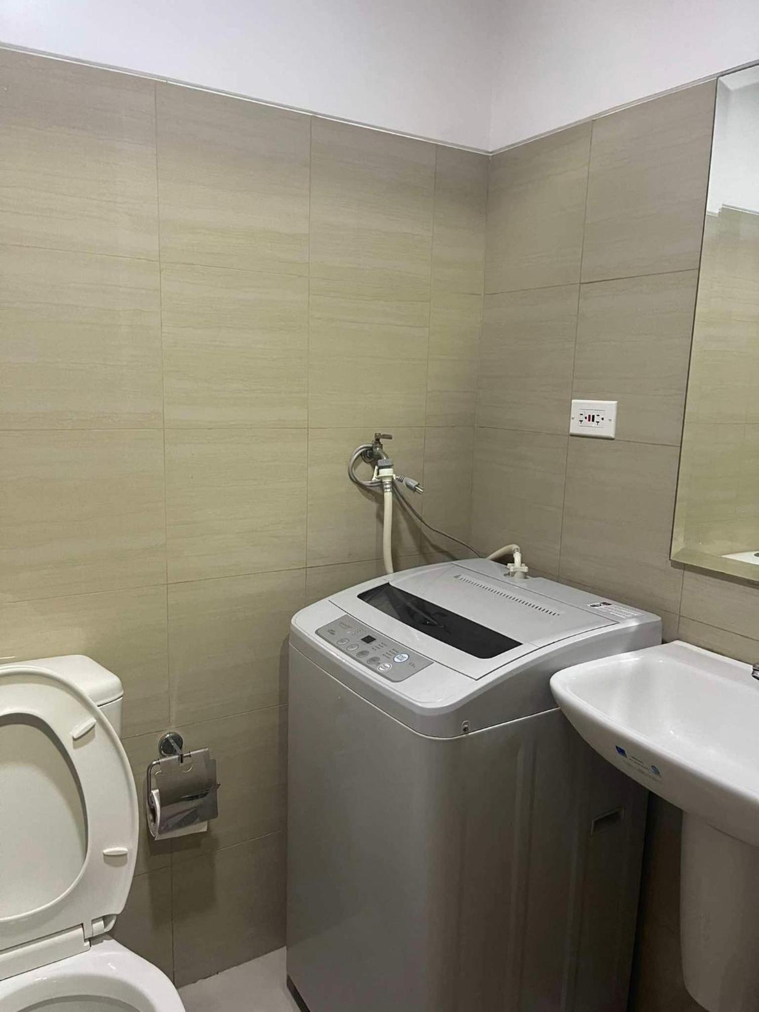 Apartment Shore 1 & 3 Residences Moa 1br With Balcony By Darpm Manila