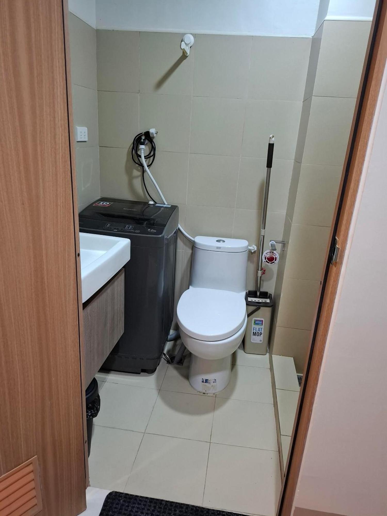 Shore 1 & 3 Residences Moa 1br With Balcony By Darpm Apartment Manila