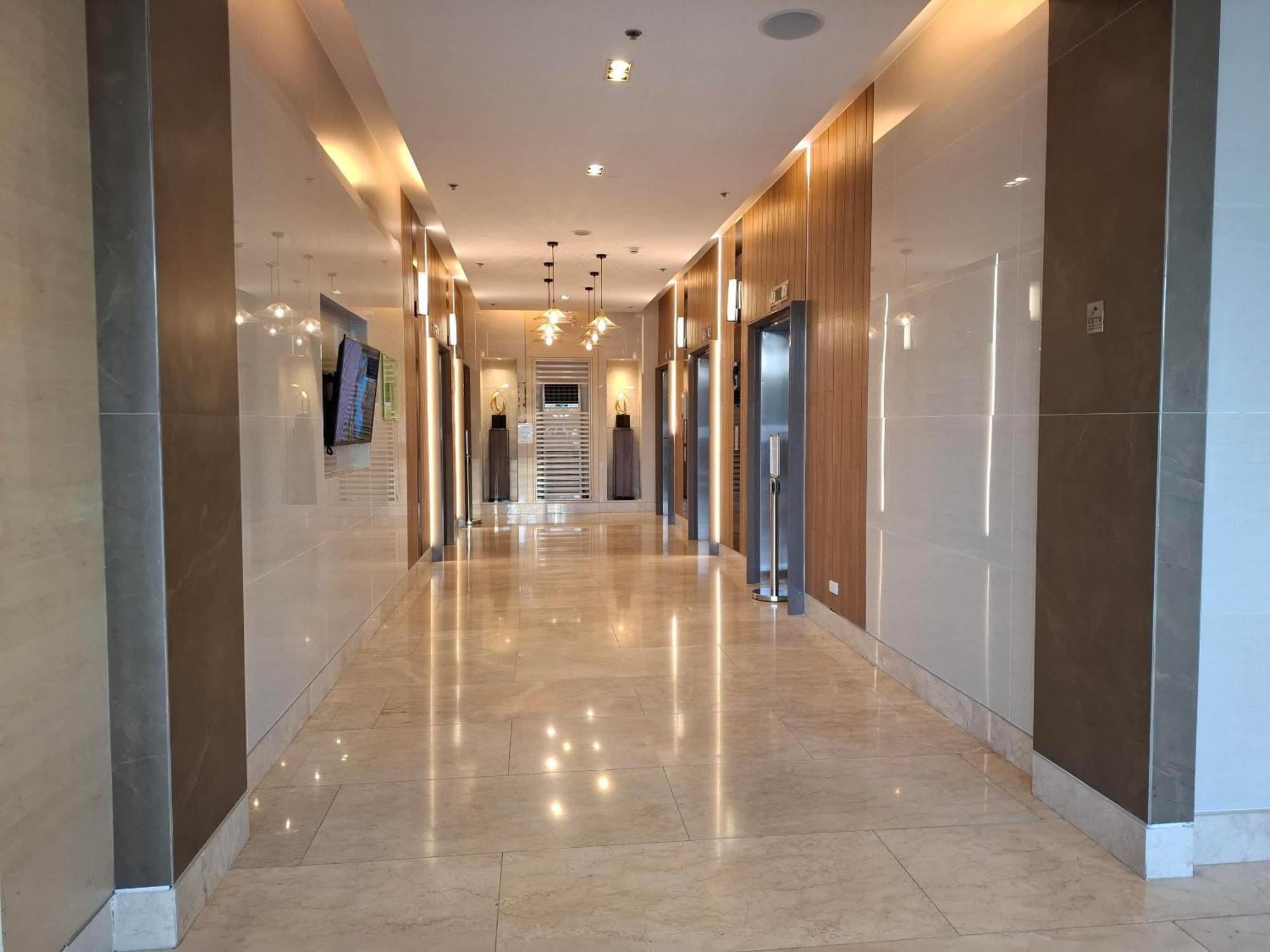 Shore 1 & 3 Residences Moa 1br With Balcony By Darpm Apartment *